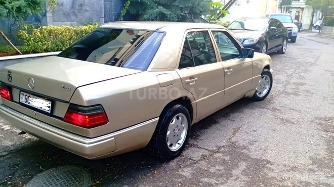 Mercedes E 200 1987, 283,000 km - 2.0 l - Bakı