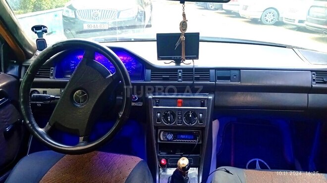 Mercedes E 200 1987, 283,000 km - 2.0 l - Bakı