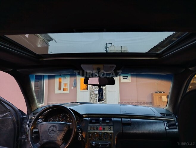 Mercedes E 230 1997, 304,191 km - 2.3 l - Qazax