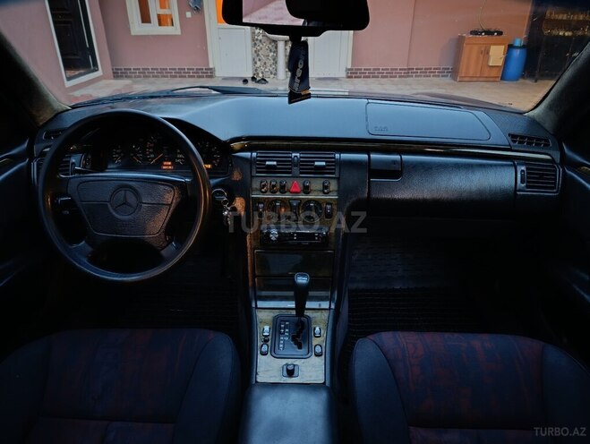 Mercedes E 230 1997, 304,191 km - 2.3 l - Qazax