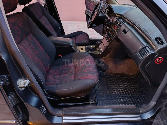 Mercedes E 230 1997, 304,191 km - 2.3 l - Qazax