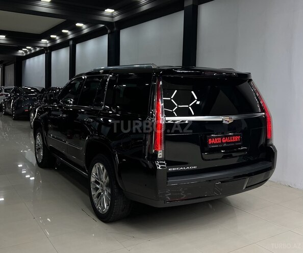 Cadillac Escalade 2018, 32,000 km - 6.2 л - Bakı