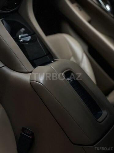 Cadillac Escalade-13