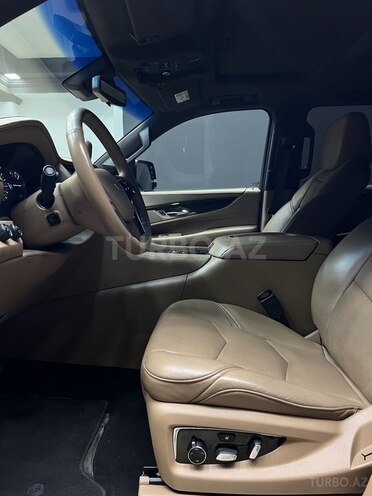Cadillac Escalade-10