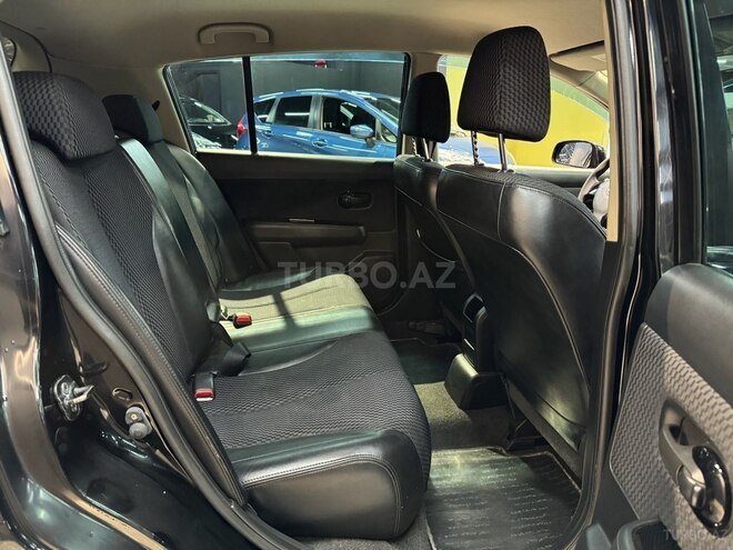 Nissan Tiida-13