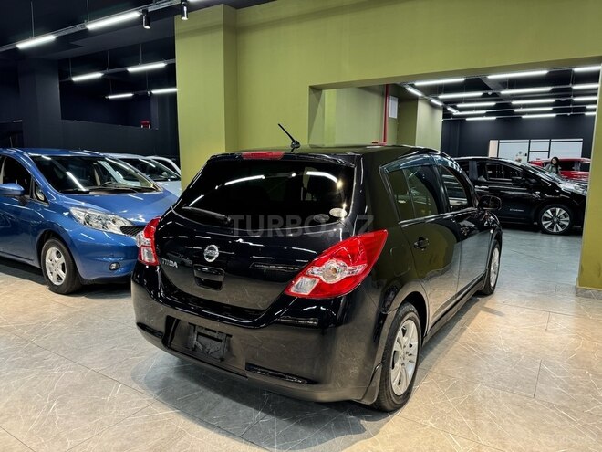 Nissan Tiida-12