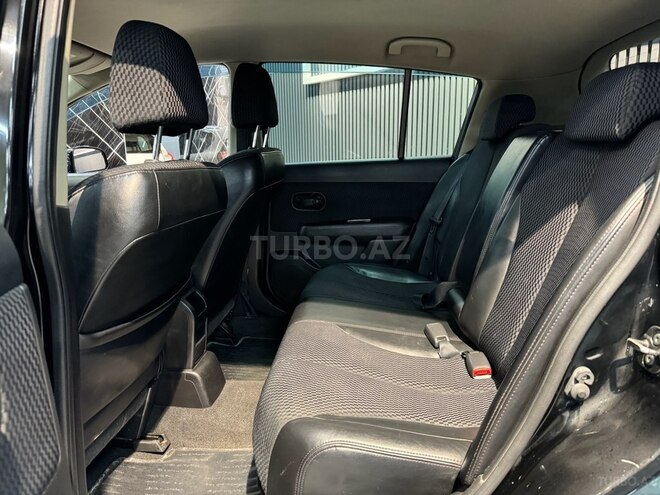Nissan Tiida-15