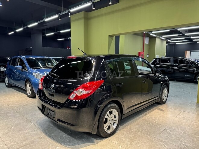 Nissan Tiida-11