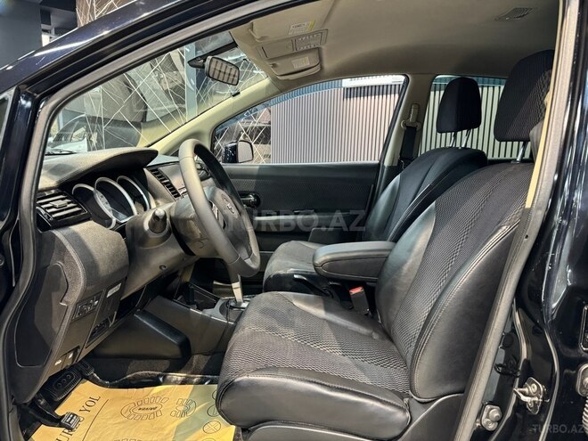 Nissan Tiida-16