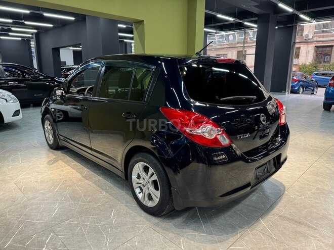 Nissan Tiida-10