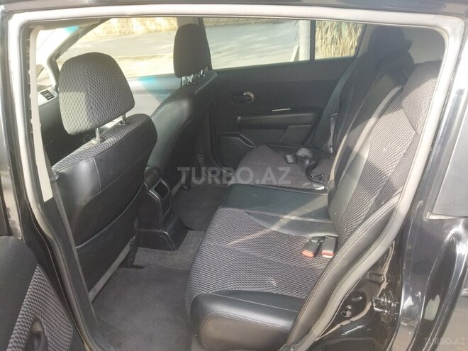 Nissan Tiida-6