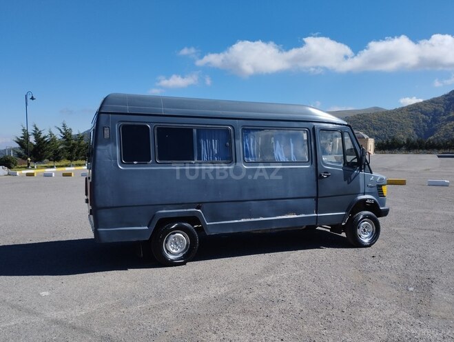 Mercedes 208 D 1992, 300,000 km - 2.5 l - Gəncə