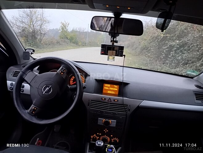 Opel Astra 2006, 200,000 km - 1.4 л - Quba