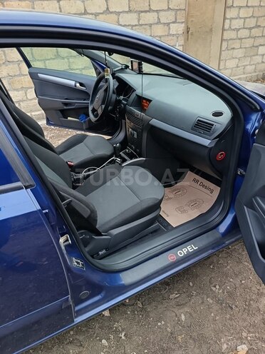 Opel Astra 2006, 200,000 km - 1.4 л - Quba