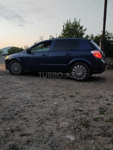Opel Astra 2006, 200,000 km - 1.4 л - Quba