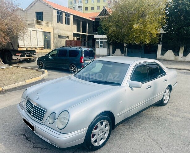 Mercedes E 240 1998, 360,000 km - 2.4 l - Sumqayıt