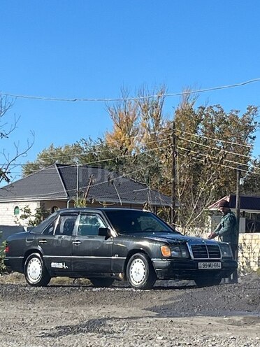 Mercedes E 200 d 1992, 180,000 km - 2.0 l - Qazax