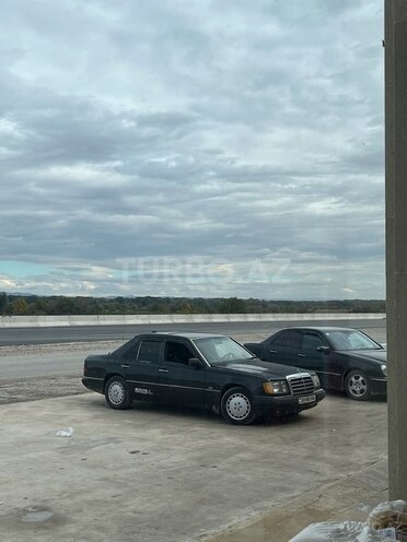 Mercedes E 200 d 1992, 180,000 km - 2.0 l - Qazax