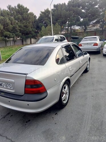 Opel Vectra 1998, 260,000 km - 2.0 л - Bakı