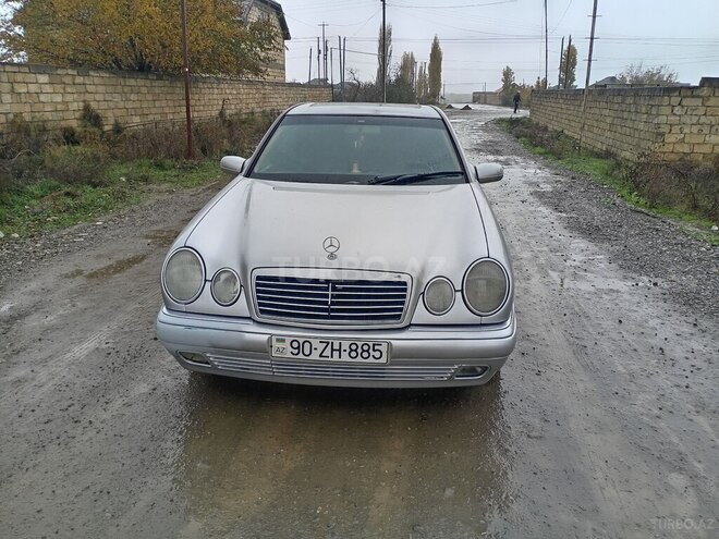 Mercedes E 240 1999, 310,500 km - 2.4 л - Xudat