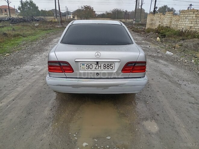 Mercedes E 240 1999, 310,500 km - 2.4 л - Xudat