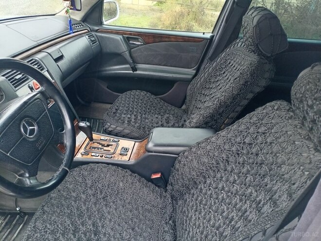 Mercedes E 240 1999, 310,500 km - 2.4 л - Xudat