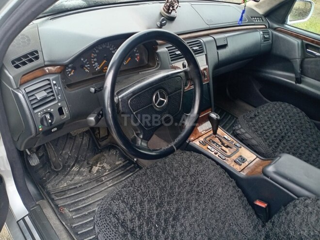 Mercedes E 240 1999, 310,500 km - 2.4 л - Xudat