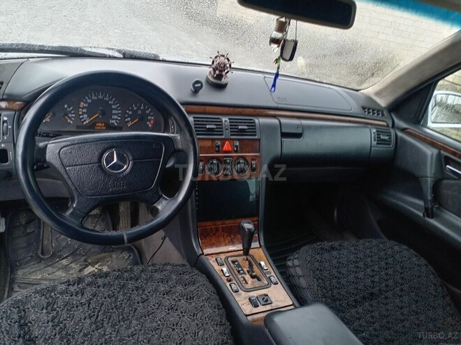 Mercedes E 240 1999, 310,500 km - 2.4 л - Xudat