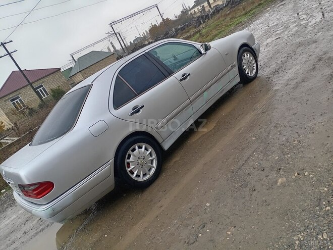 Mercedes E 240 1999, 310,500 km - 2.4 л - Xudat