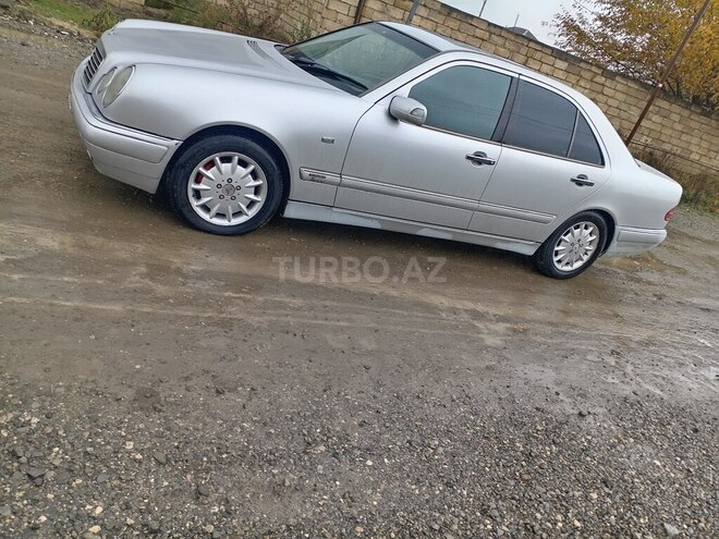 Mercedes E 240 1999, 310,500 km - 2.4 л - Xudat