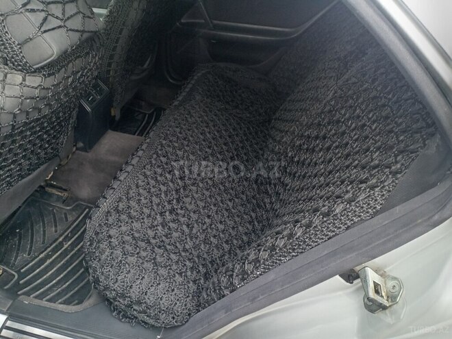 Mercedes E 240 1999, 310,500 km - 2.4 л - Xudat
