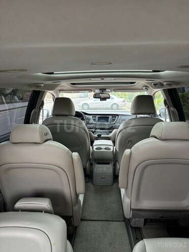Kia Carnival-8
