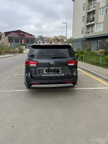 Kia Carnival-4