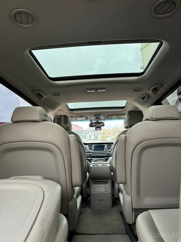 Kia Carnival-9