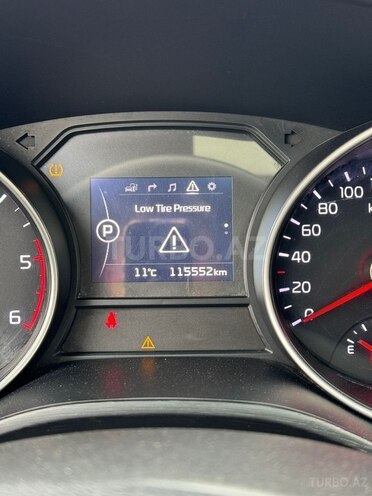 Kia Carnival-16
