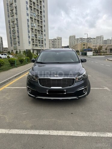 Kia Carnival-1