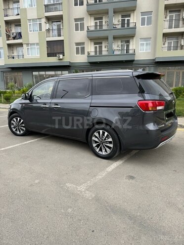 Kia Carnival-5