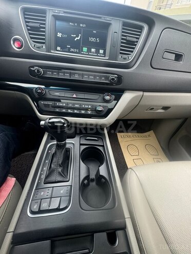 Kia Carnival-14