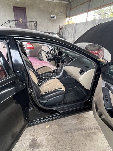 Hyundai Elantra 2015, 106,316 km - 1.8 l - Xudat