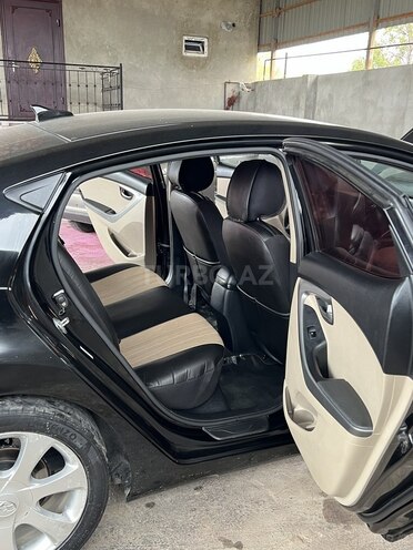 Hyundai Elantra 2015, 106,316 km - 1.8 l - Xudat