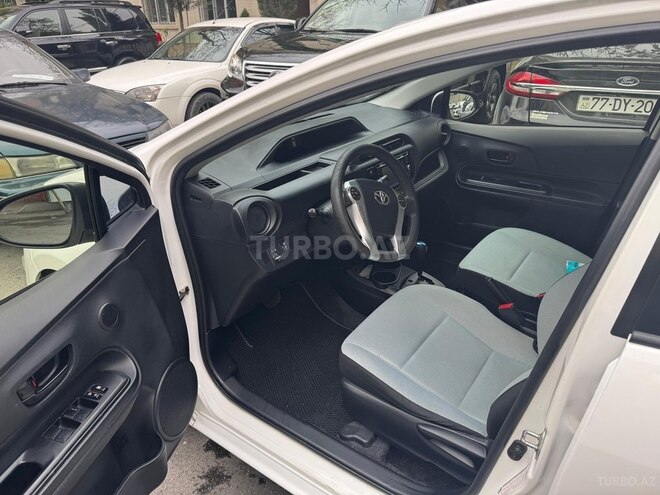 Toyota Prius C 2016, 221,850 km - 1.5 l - Bakı