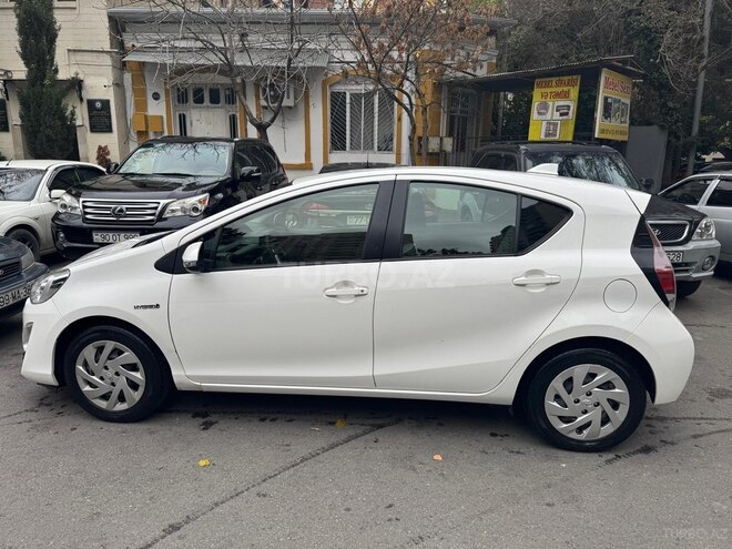 Toyota Prius C 2016, 221,850 km - 1.5 l - Bakı