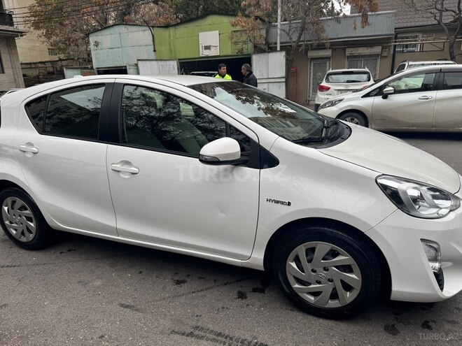 Toyota Prius C 2016, 221,850 km - 1.5 l - Bakı