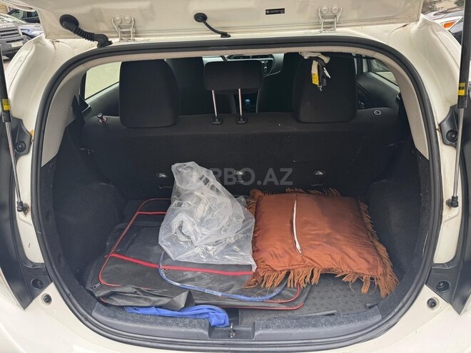 Toyota Prius C 2016, 221,850 km - 1.5 l - Bakı