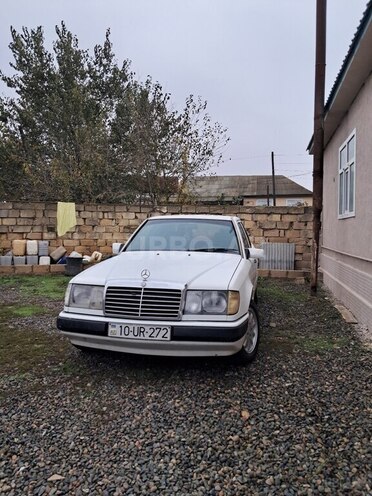 Mercedes E 200 d 1991, 210,000 km - 2.0 l - Salyan