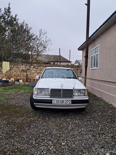 Mercedes E 200 d 1991, 210,000 km - 2.0 l - Salyan