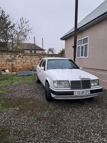 Mercedes E 200 d 1991, 210,000 km - 2.0 l - Salyan