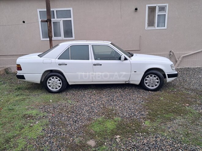 Mercedes E 200 d 1991, 210,000 km - 2.0 l - Salyan