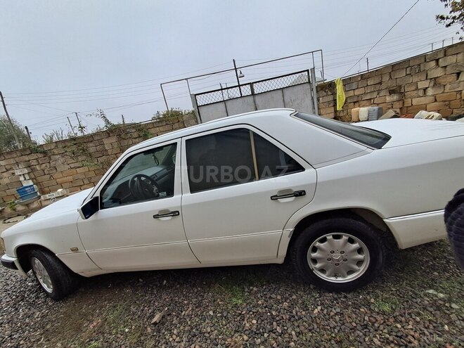 Mercedes E 200 d 1991, 210,000 km - 2.0 l - Salyan