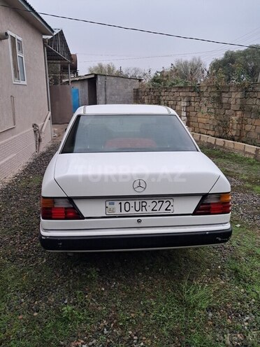 Mercedes E 200 d 1991, 210,000 km - 2.0 l - Salyan